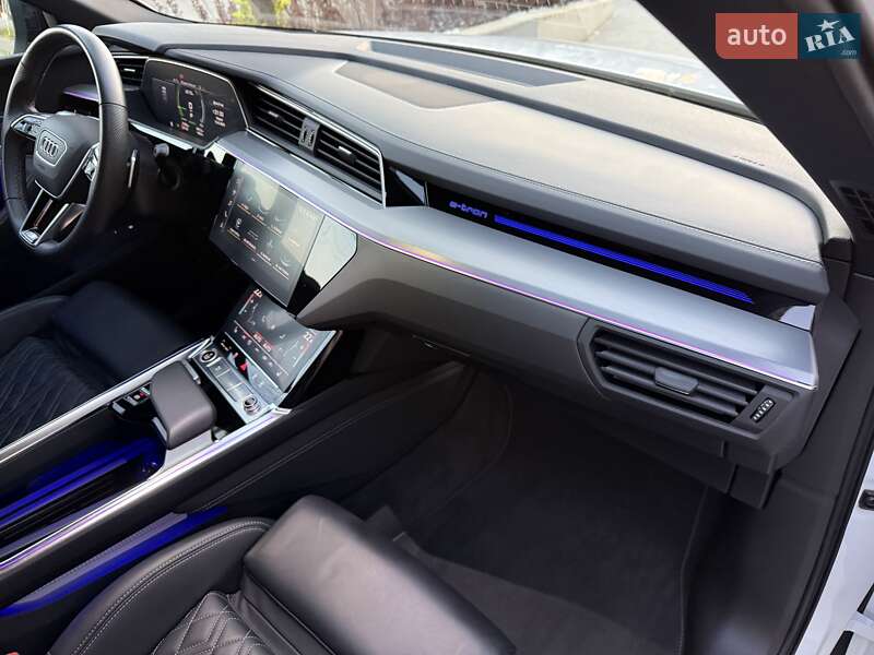Внедорожник / Кроссовер Audi e-tron 2022 в Ужгороде