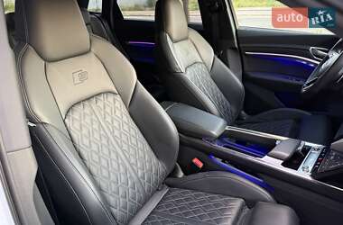 Внедорожник / Кроссовер Audi e-tron 2022 в 