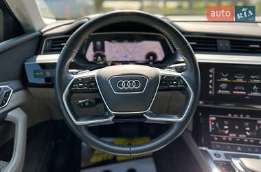 Позашляховик / Кросовер Audi e-tron 2021 в 