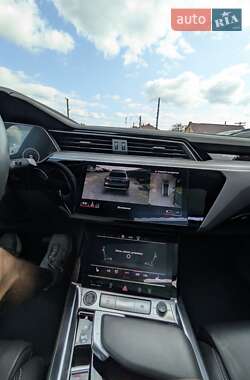 Внедорожник / Кроссовер Audi e-tron 2020 в 