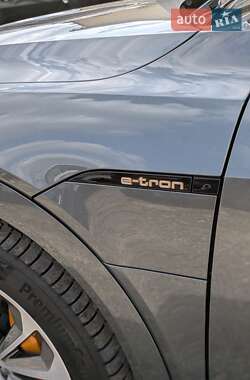 Внедорожник / Кроссовер Audi e-tron 2020 в 