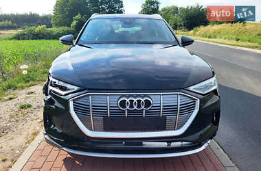 Позашляховик / Кросовер Audi e-tron 2022 в 