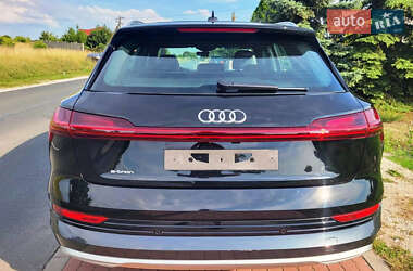 Позашляховик / Кросовер Audi e-tron 2022 в 