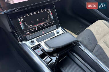 Внедорожник / Кроссовер Audi e-tron 2023 в 