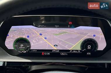 Позашляховик / Кросовер Audi e-tron 2021 в 