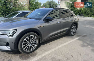 Внедорожник / Кроссовер Audi e-tron 2020 в 