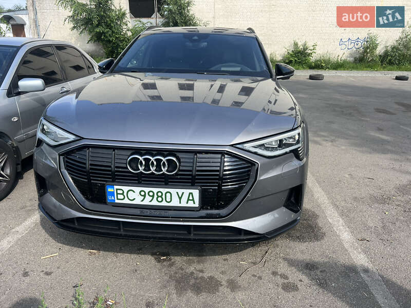 Внедорожник / Кроссовер Audi e-tron 2020 в 