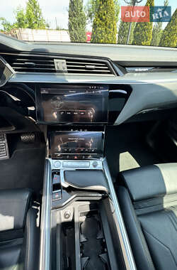 Внедорожник / Кроссовер Audi e-tron 2020 в 