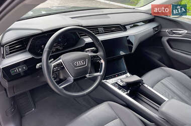 Внедорожник / Кроссовер Audi e-tron 2019 в 