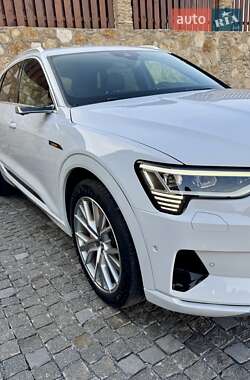 Внедорожник / Кроссовер Audi e-tron 2020 в 