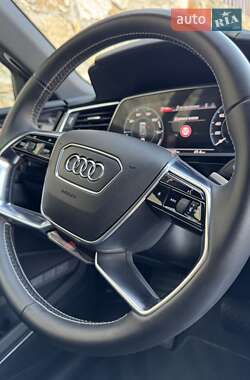 Внедорожник / Кроссовер Audi e-tron 2020 в 
