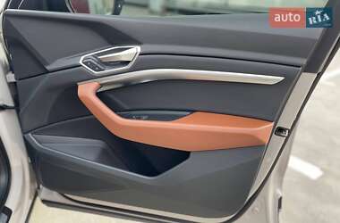 Внедорожник / Кроссовер Audi e-tron 2021 в 