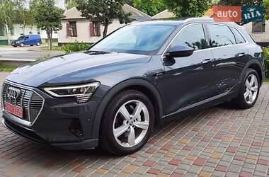 Внедорожник / Кроссовер Audi e-tron 2019 в 