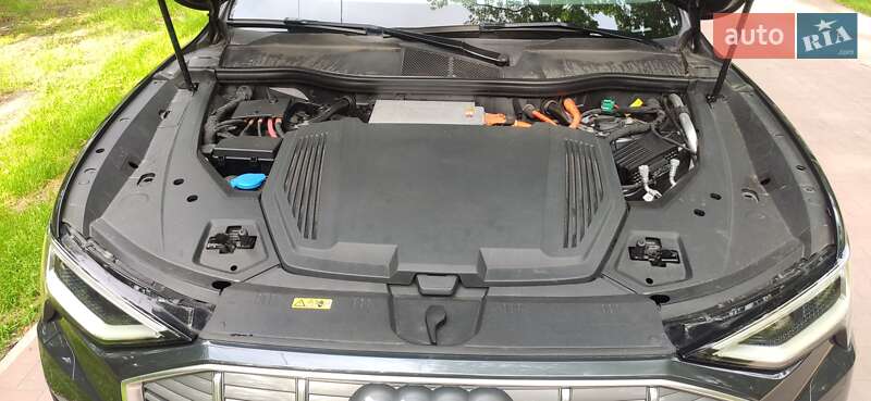 Внедорожник / Кроссовер Audi e-tron 2019 в Кременчуге фото 18 Внедорожник / Кроссовер Audi e-tron 2019 в Кременчуге