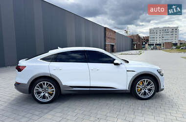 Внедорожник / Кроссовер Audi e-tron 2023 в 
