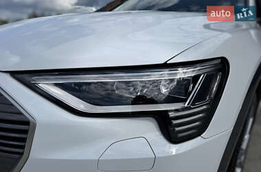 Внедорожник / Кроссовер Audi e-tron 2023 в 
