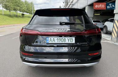 Внедорожник / Кроссовер Audi e-tron 2019 в 