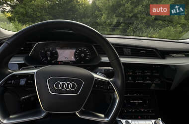 Внедорожник / Кроссовер Audi e-tron 2021 в 