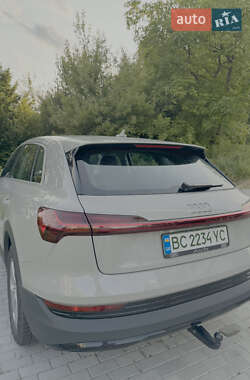 Внедорожник / Кроссовер Audi e-tron 2021 в 
