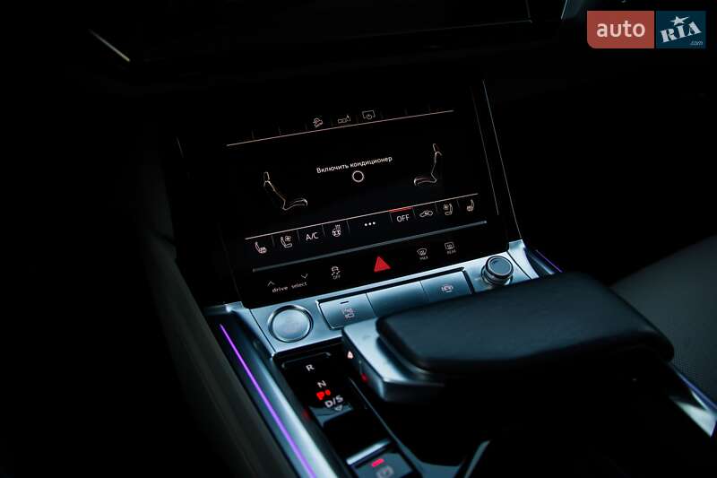 Внедорожник / Кроссовер Audi e-tron 2019 в Киеве