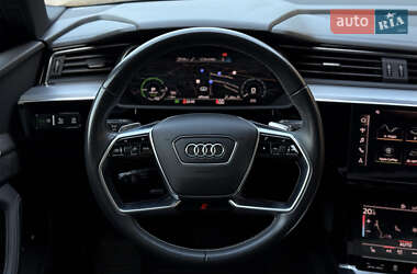 Внедорожник / Кроссовер Audi e-tron 2020 в 