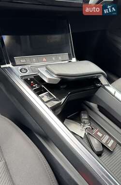 Внедорожник / Кроссовер Audi e-tron 2022 в 