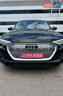 Внедорожник / Кроссовер Audi e-tron 2022 в 
