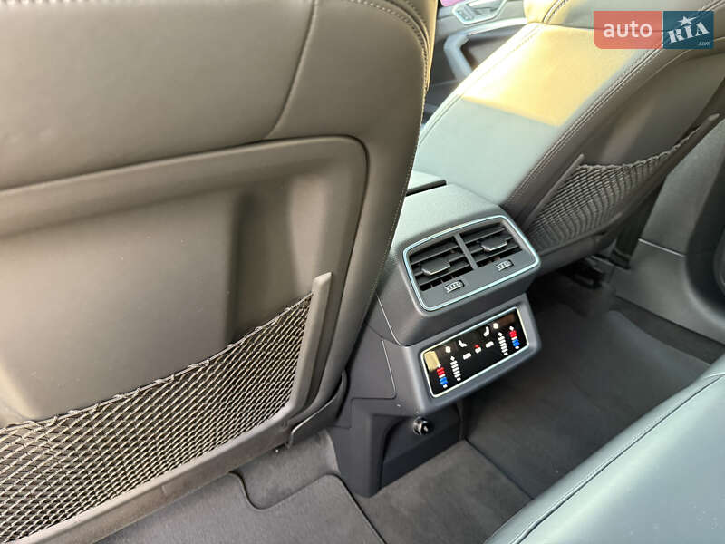 Внедорожник / Кроссовер Audi e-tron 2020 в Сваляве