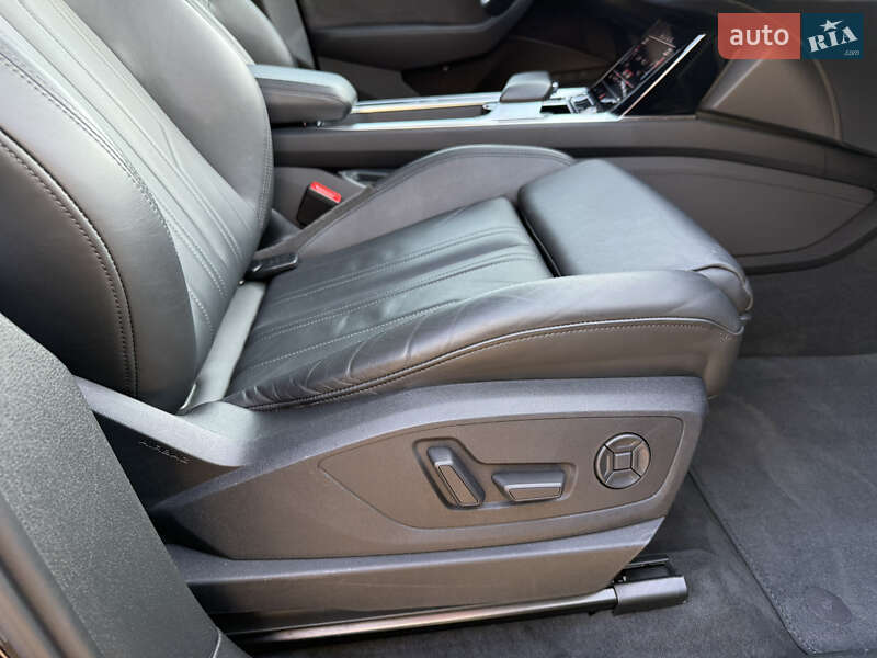 Внедорожник / Кроссовер Audi e-tron 2020 в Сваляве