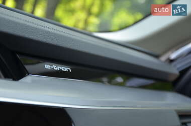 Внедорожник / Кроссовер Audi e-tron 2020 в 