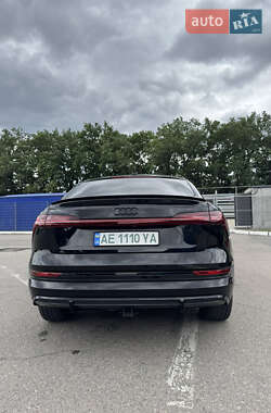 Внедорожник / Кроссовер Audi e-tron 2020 в 