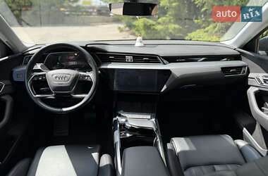 Внедорожник / Кроссовер Audi e-tron 2019 в 