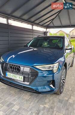 Позашляховик / Кросовер Audi e-tron 2019 в 