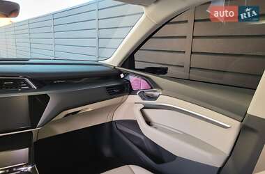 Позашляховик / Кросовер Audi e-tron 2019 в 
