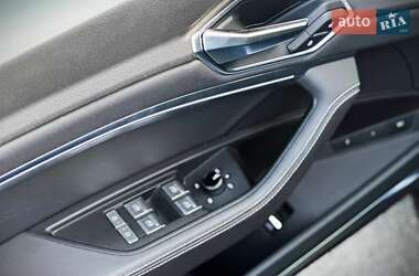 Внедорожник / Кроссовер Audi e-tron 2019 в 