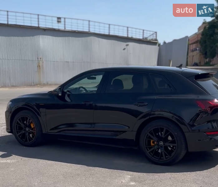 Внедорожник / Кроссовер Audi e-tron 2022 в Киеве