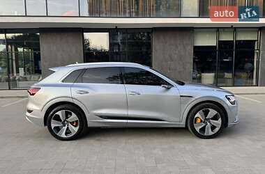 Внедорожник / Кроссовер Audi e-tron 2019 в 