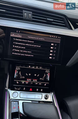 Внедорожник / Кроссовер Audi e-tron 2019 в 