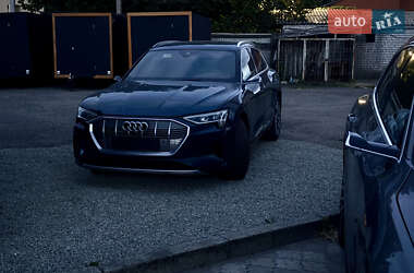 Внедорожник / Кроссовер Audi e-tron 2020 в 