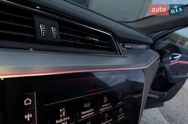 Внедорожник / Кроссовер Audi e-tron 2020 в 