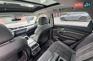 Внедорожник / Кроссовер Audi e-tron 2020 в 
