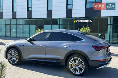 Внедорожник / Кроссовер Audi e-tron 2023 в 