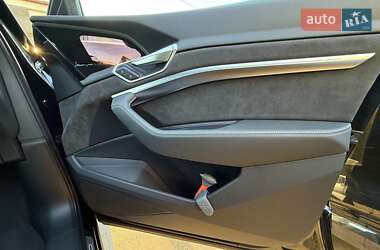 Внедорожник / Кроссовер Audi e-tron 2019 в 