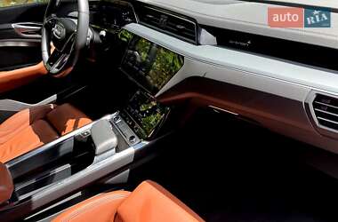 Внедорожник / Кроссовер Audi e-tron 2020 в 