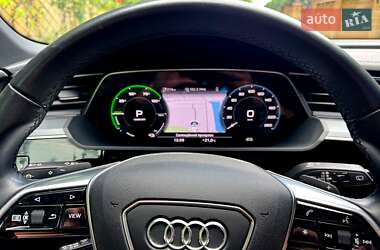 Внедорожник / Кроссовер Audi e-tron 2020 в 