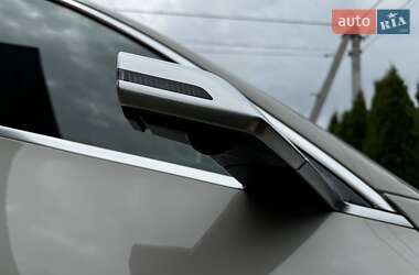 Внедорожник / Кроссовер Audi e-tron 2020 в 