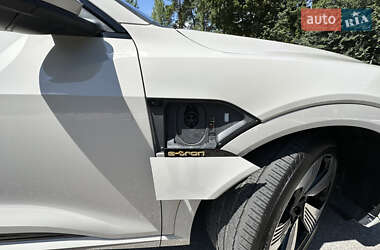 Внедорожник / Кроссовер Audi e-tron 2020 в 
