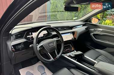 Внедорожник / Кроссовер Audi e-tron 2021 в 