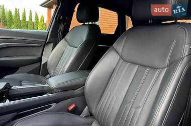 Внедорожник / Кроссовер Audi e-tron 2021 в 