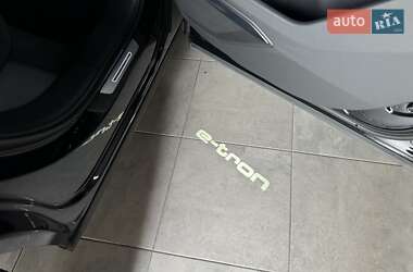 Внедорожник / Кроссовер Audi e-tron 2021 в 